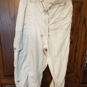 EUC Cato size 22/24W Capri's